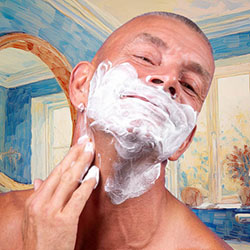 mannen scheren de baard voor het goede doel